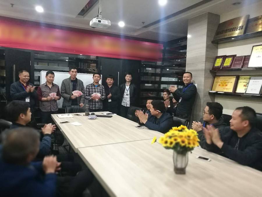 頒獎.jpg 頒獎.jpg